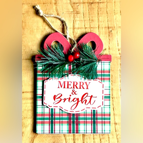 Merry Christmas Gifts Red Green White Plaid w/ Pine Berries Ornament Set 3 NWOT - Picture 2 of 2